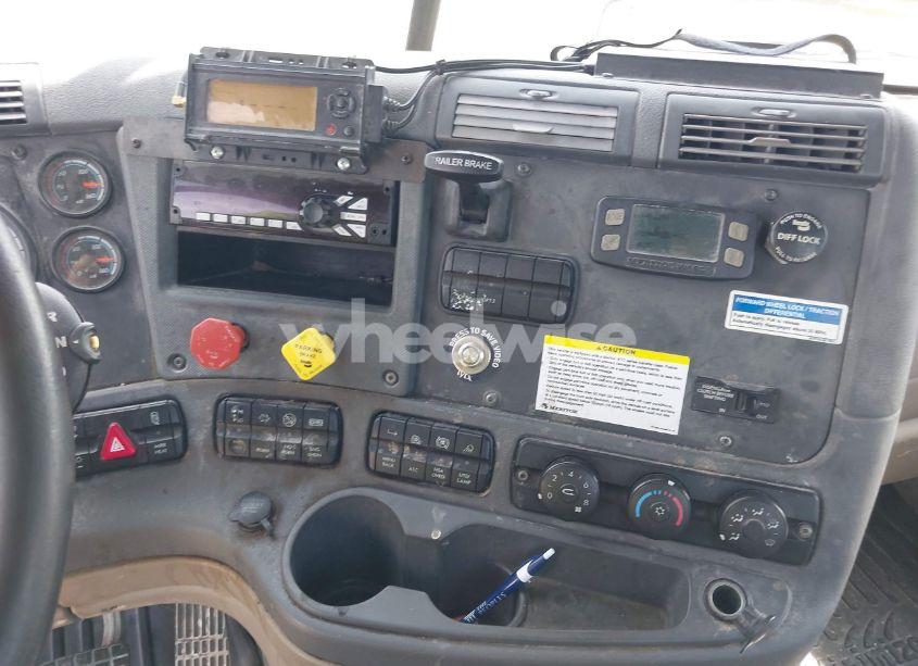 Photo 23 of 2019 Freightliner Cascadia 125 (VIN 1FUGGEDVXKLKH2042)