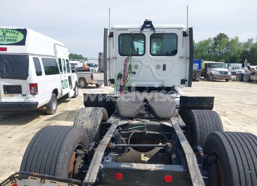 Photo 6 of 2019 Freightliner Cascadia 125 (VIN 1FUGGEDVXKLKH2042)