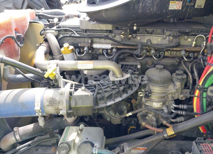 Photo 9 of 2019 Freightliner Cascadia 125 (VIN 1FUGGEDVXKLKH2042)