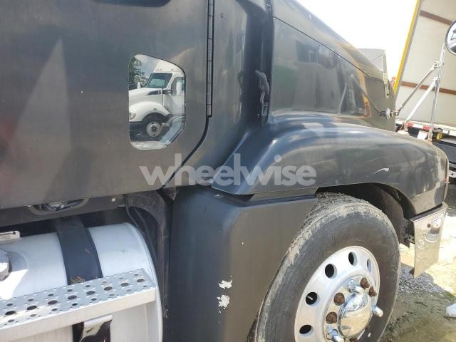 Photo 5 of 2001 FREIGHTLINER C120 SEMI TRUCK (VIN 1FUJA3CG31PG07493)