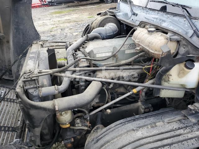 Photo 6 of 2001 FREIGHTLINER C120 SEMI TRUCK (VIN 1FUJA3CG31PG07493)