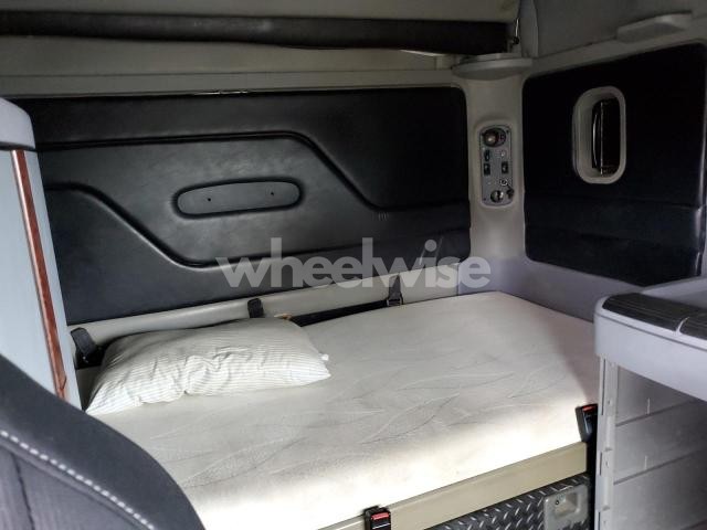 Photo 7 of 2001 FREIGHTLINER C120 SEMI TRUCK (VIN 1FUJA3CG31PG07493)