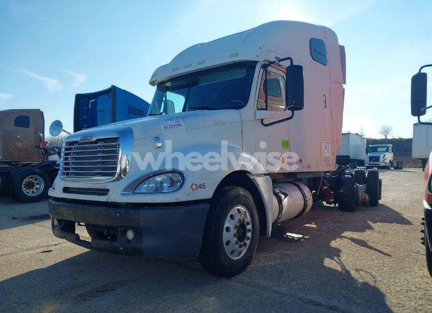 Photo 2 of 2003 Freightliner Columbia COLUMBIA (VIN 1FUJA6CG33LK76083)