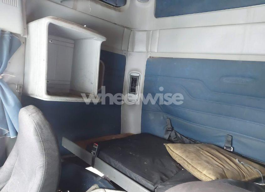 Photo 6 of 2003 Freightliner Columbia COLUMBIA (VIN 1FUJA6CG43LK30861)