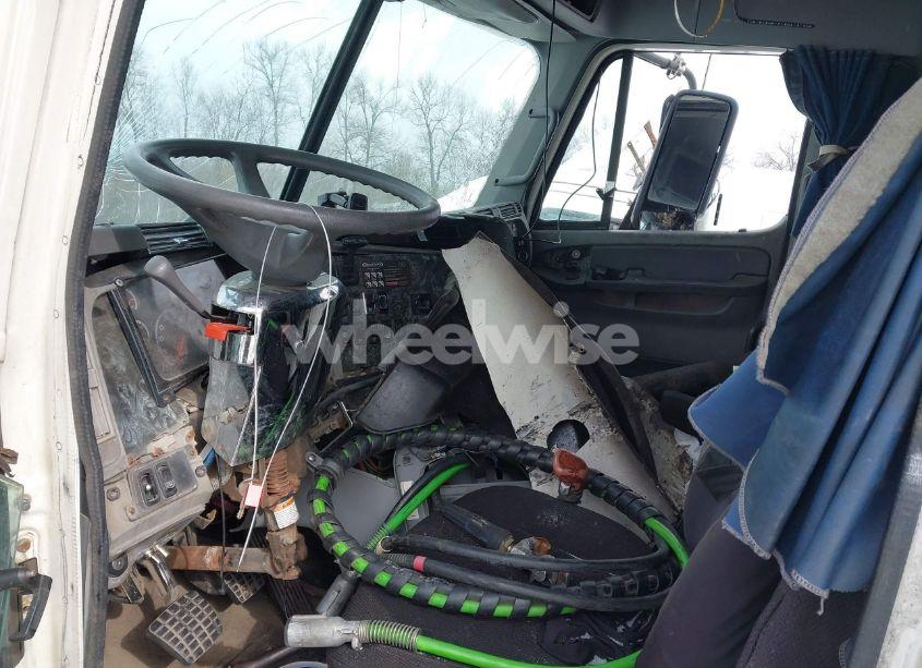 Photo 7 of 2003 Freightliner Columbia COLUMBIA (VIN 1FUJA6CG43LK30861)