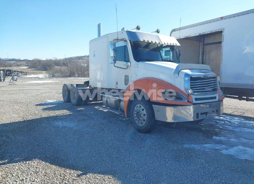 2001 Freightliner Columbia COLUMBIA (VIN 1FUJA6CG61PH16113) main photo