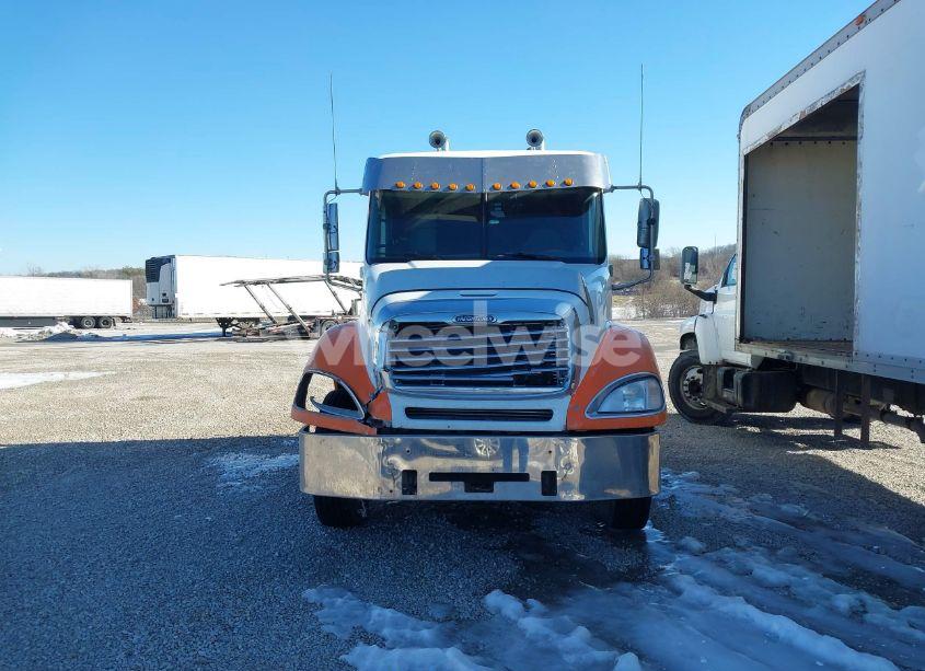 Photo 12 of 2001 Freightliner Columbia COLUMBIA (VIN 1FUJA6CG61PH16113)