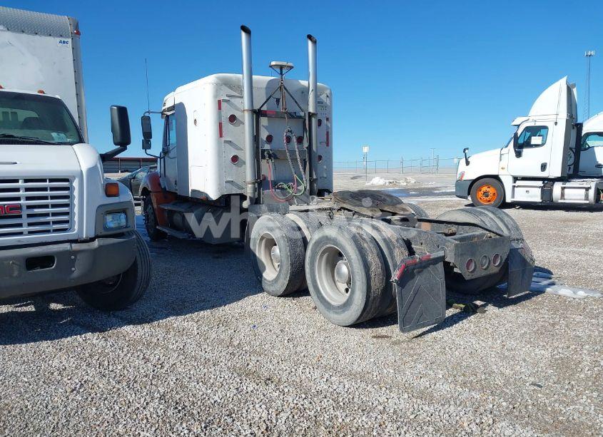 Photo 3 of 2001 Freightliner Columbia COLUMBIA (VIN 1FUJA6CG61PH16113)