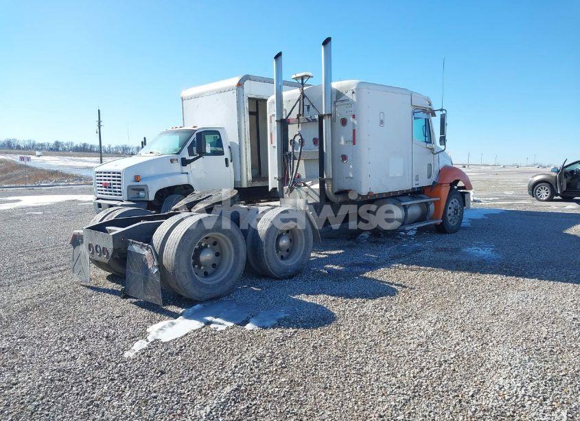 Photo 4 of 2001 Freightliner Columbia COLUMBIA (VIN 1FUJA6CG61PH16113)