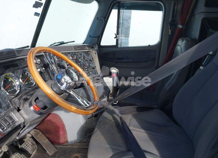 Photo 7 of 2001 Freightliner Columbia COLUMBIA (VIN 1FUJA6CG61PH16113)