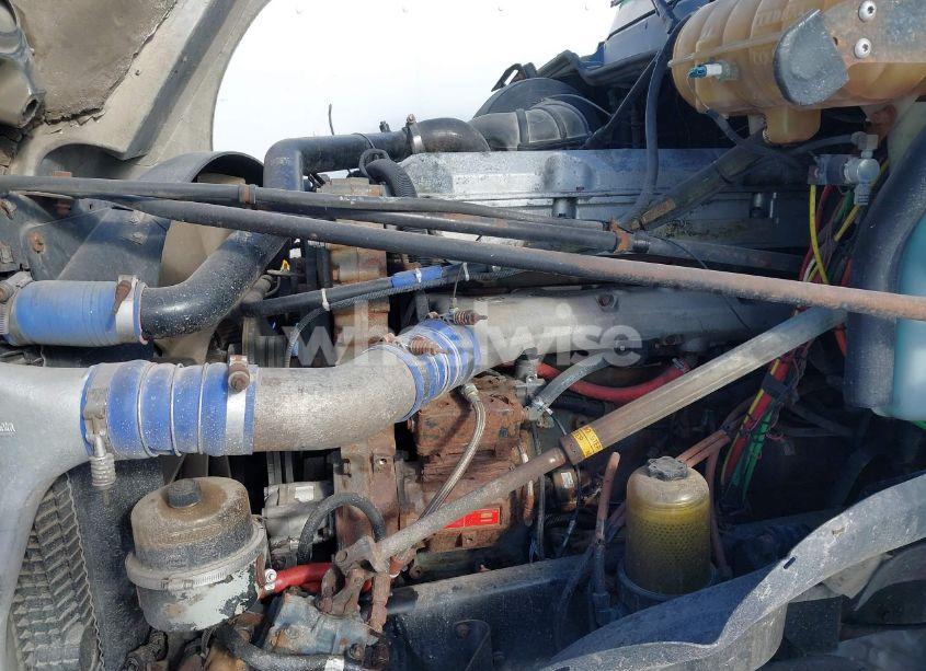 Photo 9 of 2001 Freightliner Columbia COLUMBIA (VIN 1FUJA6CG61PH16113)