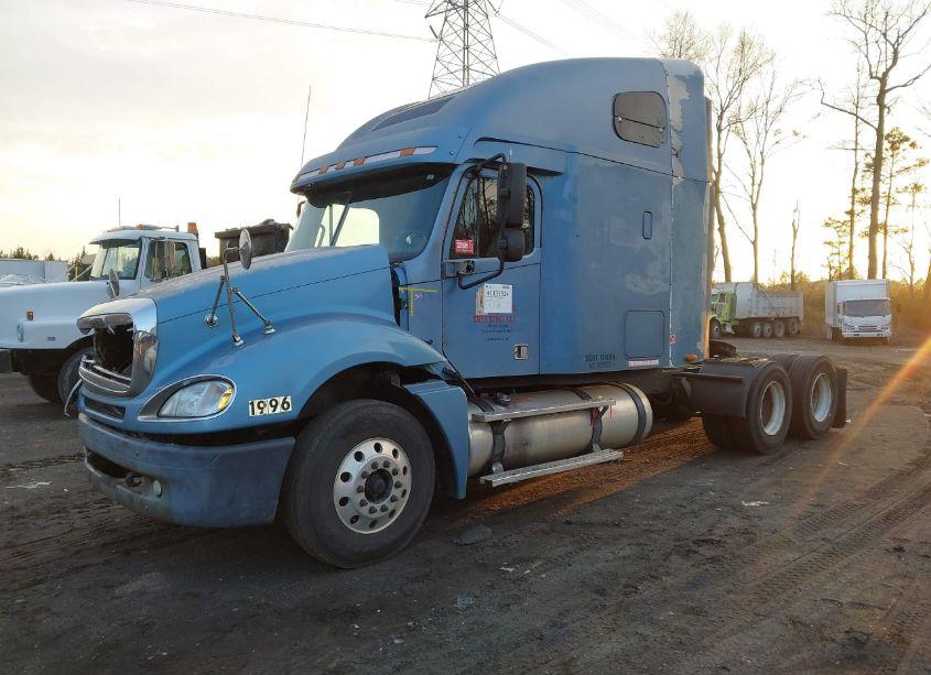 Photo 2 of 2003 Freightliner Columbia COLUMBIA (VIN 1FUJA6CG73LL10848)