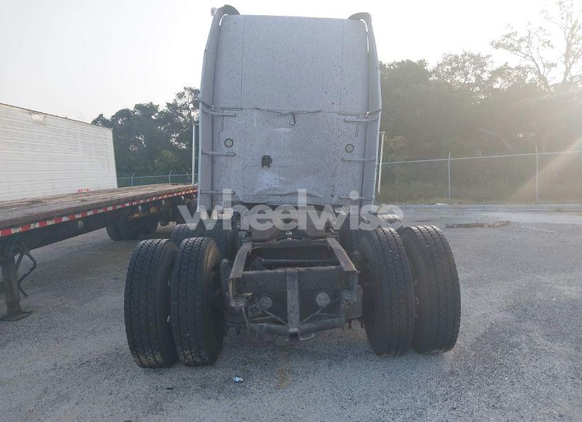 Photo 8 of 2002 Freightliner Conventional FLD120 (VIN 1FUJAHCG42PG29064)