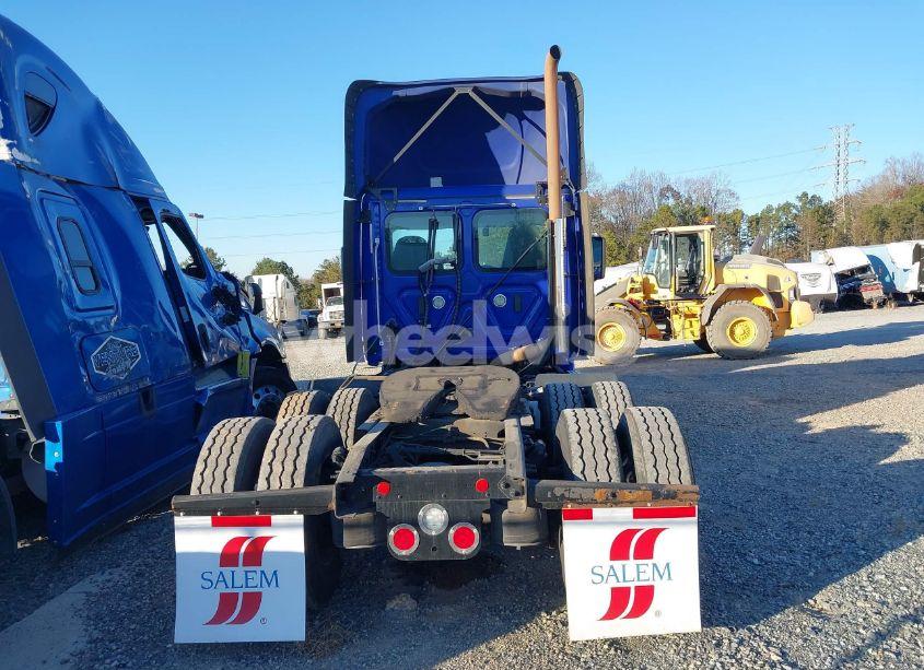 Photo 18 of 2019 Freightliner Cascadia 113 (VIN 1FUJGBDV2KLKT6001)