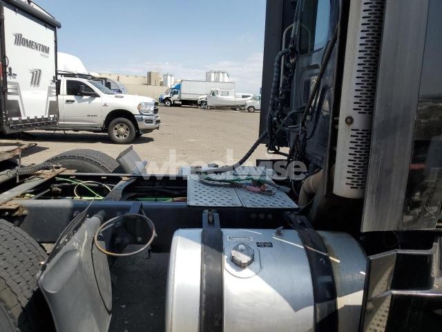 Photo 10 of 2016 FREIGHTLINER CASCADIA 125 SEMI TRUCK N/A (VIN 1FUJGED67GLGW6546)