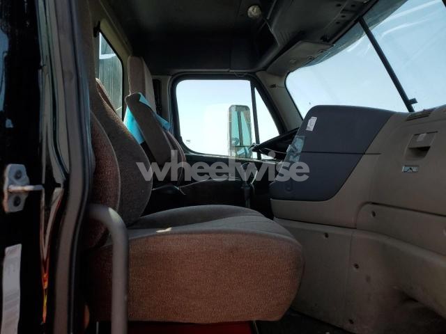 Photo 7 of 2016 FREIGHTLINER CASCADIA 125 SEMI TRUCK N/A (VIN 1FUJGED67GLGW6546)