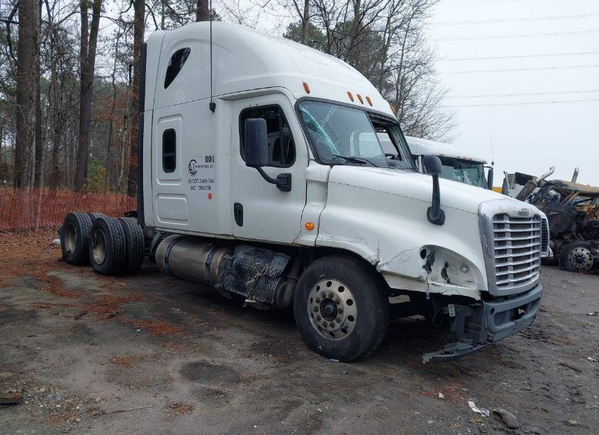 2012 Freightliner Cascadia 125 (VIN 1FUJGLBG4CSBS9858) main photo