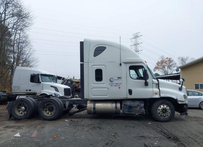 Photo 13 of 2012 Freightliner Cascadia 125 (VIN 1FUJGLBG4CSBS9858)
