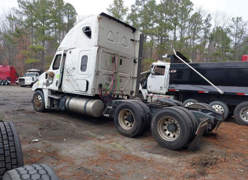 Photo 3 of 2012 Freightliner Cascadia 125 (VIN 1FUJGLBG4CSBS9858)