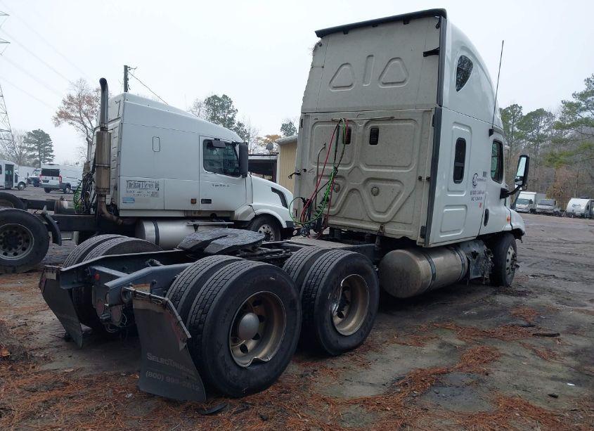 Photo 4 of 2012 Freightliner Cascadia 125 (VIN 1FUJGLBG4CSBS9858)