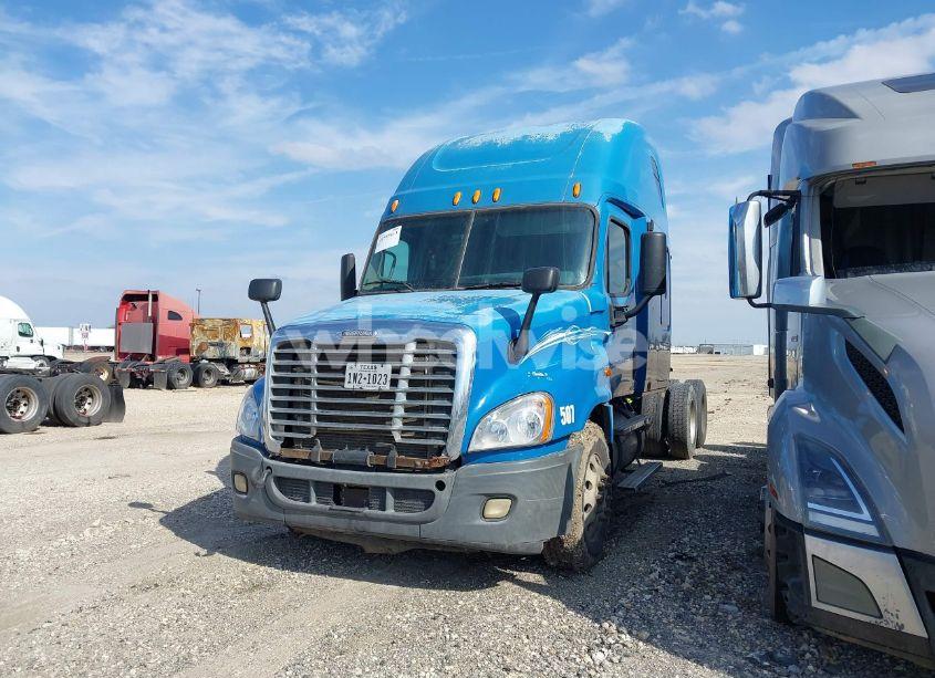 Photo 2 of 2009 Freightliner Cascadia 125 (VIN 1FUJGLDR09LAF0524)