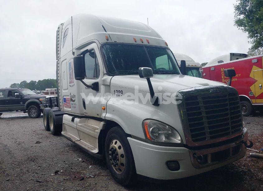 2012 Freightliner Cascadia 125 (VIN 1FUJGLDR1CSBK1389) main photo