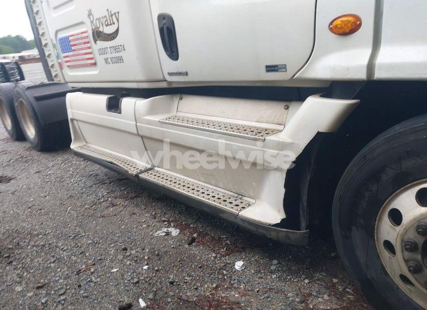 Photo 11 of 2012 Freightliner Cascadia 125 (VIN 1FUJGLDR1CSBK1389)