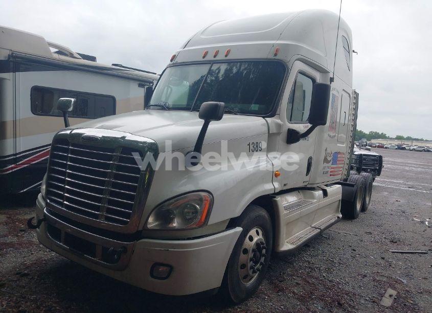 Photo 2 of 2012 Freightliner Cascadia 125 (VIN 1FUJGLDR1CSBK1389)