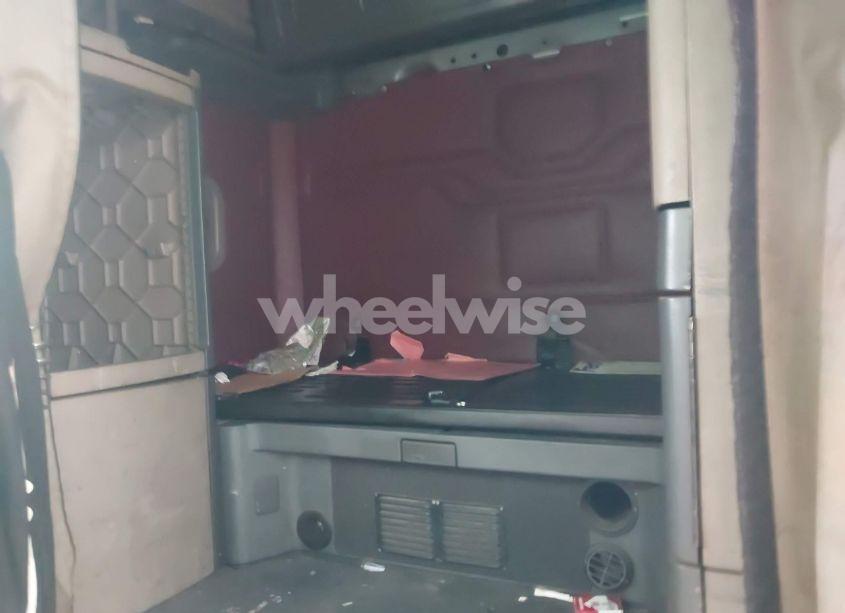 Photo 6 of 2012 Freightliner Cascadia 125 (VIN 1FUJGLDR1CSBK1389)