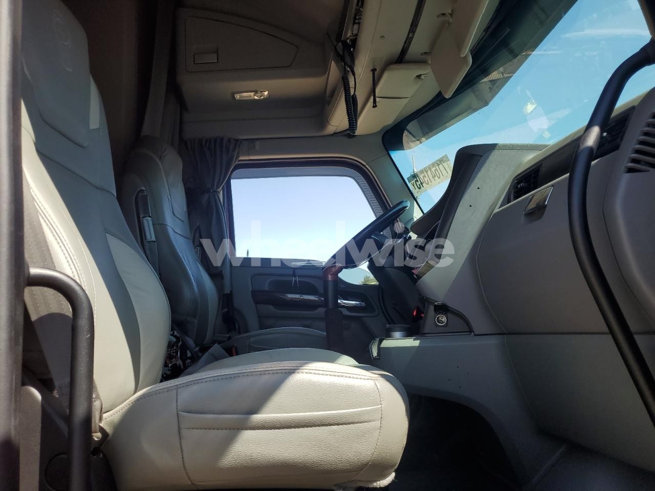 Photo 5 of 2017 KENWORTH T680 SEMI TRUCK (VIN 1FUJGLDR5JLJJ7284)