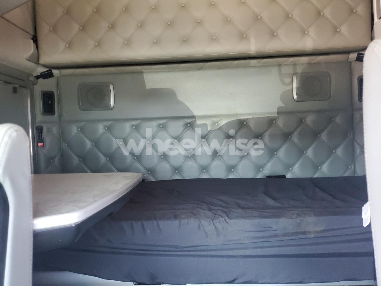 Photo 6 of 2017 KENWORTH T680 SEMI TRUCK (VIN 1FUJGLDR5JLJJ7284)