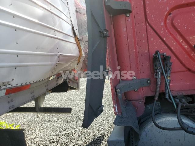 Photo 4 of 2020 FREIGHTLINER CASCADIA 126 SEMI TRUCK N/A (VIN 1FUJHHDR2LLLJ7083)