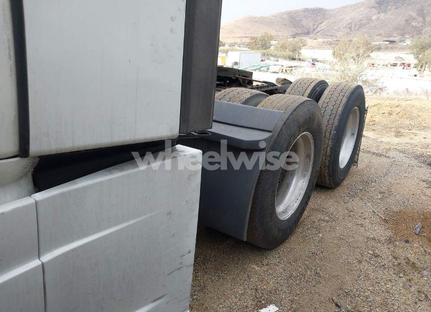 Photo 13 of 2022 Freightliner New CASCADIA 126 (VIN 1FUJHHDR6NLMX0228)