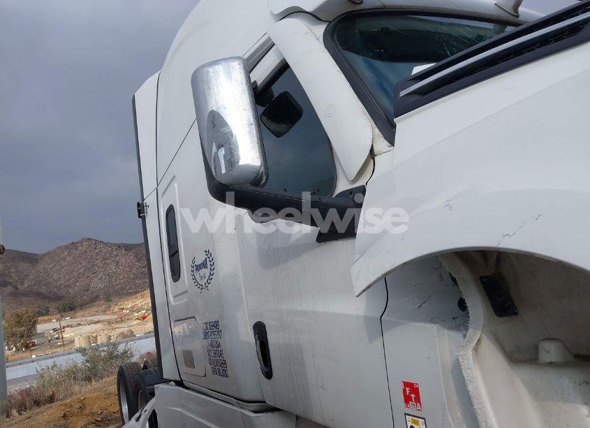 Photo 15 of 2022 Freightliner New CASCADIA 126 (VIN 1FUJHHDR6NLMX0228)