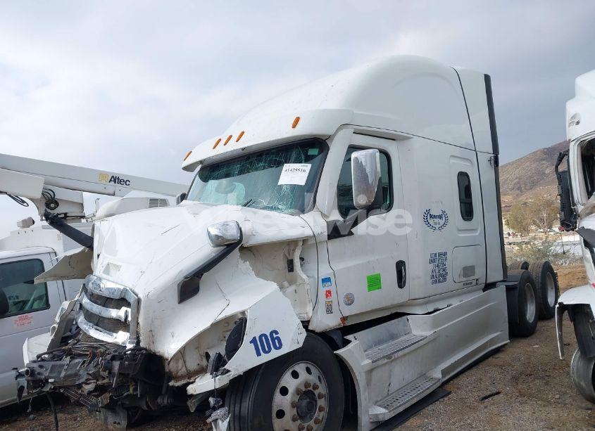 Photo 2 of 2022 Freightliner New CASCADIA 126 (VIN 1FUJHHDR6NLMX0228)
