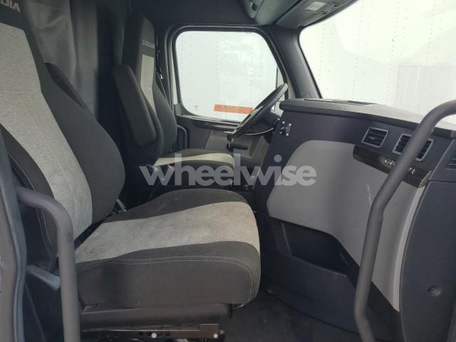 Photo 6 of 2020 FREIGHTLINER CASCADIA 1 SEMI TRUCK N/A (VIN 1FUJHHDRXLLLU9134)