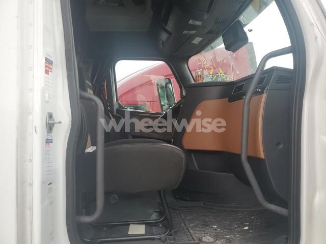 Photo 5 of 2021 FREIGHTLINER CASCADIA 126 SEMI TRUCK (VIN 1FUJHHDV7MLMC8657)