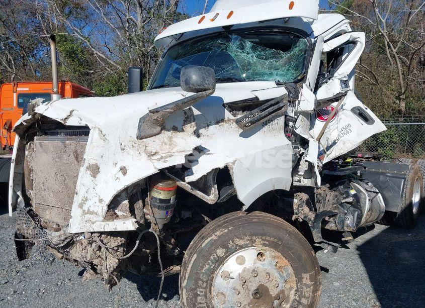 Photo 11 of 2025 Freightliner Cascadia 126 (VIN 1FUJHLDV0SLWE7671)