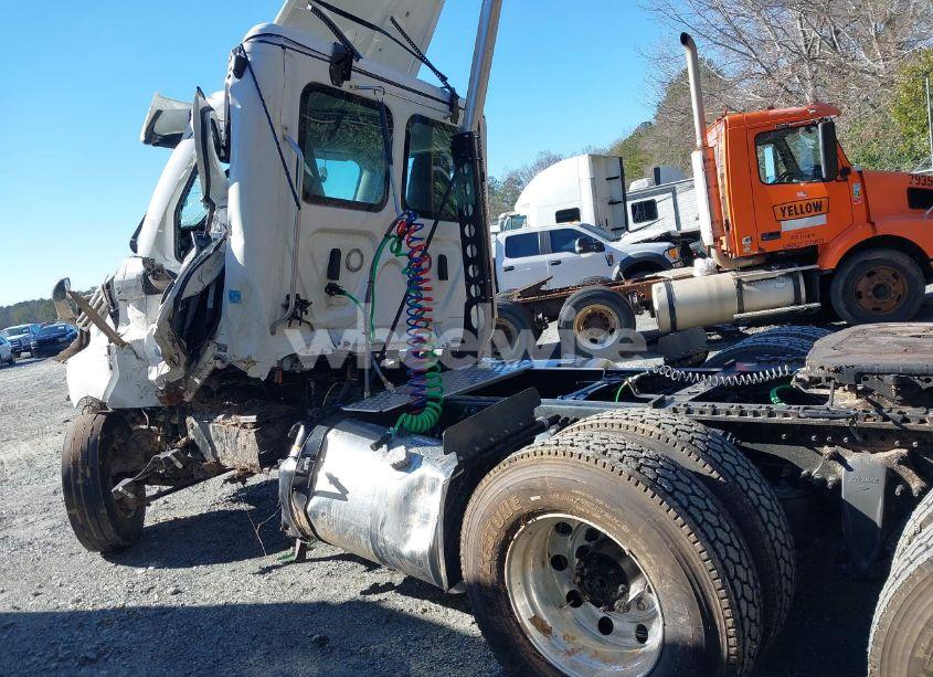 Photo 17 of 2025 Freightliner Cascadia 126 (VIN 1FUJHLDV0SLWE7671)
