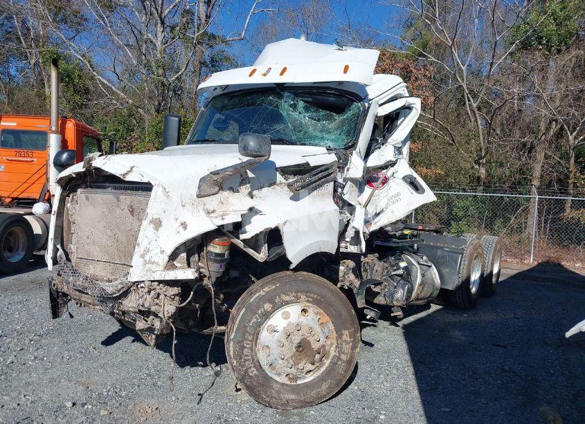 Photo 2 of 2025 Freightliner Cascadia 126 (VIN 1FUJHLDV0SLWE7671)
