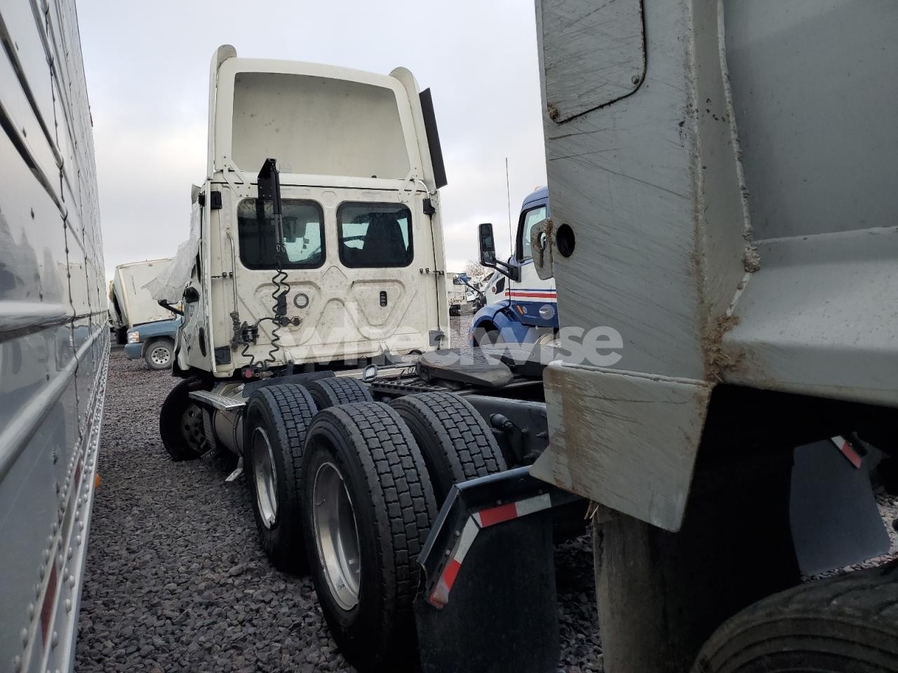 Photo 3 of 2026 FREIGHTLINER CASCADIA 116 SEMI TRUCK N/A (VIN 1FUJHTDV8TLWH6501)
