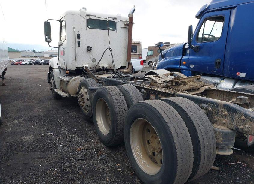Photo 3 of 2007 Freightliner Columbia COLUMBIA (VIN 1FUNA6CK27PY67882)