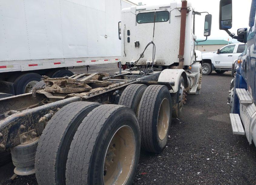 Photo 4 of 2007 Freightliner Columbia COLUMBIA (VIN 1FUNA6CK27PY67882)