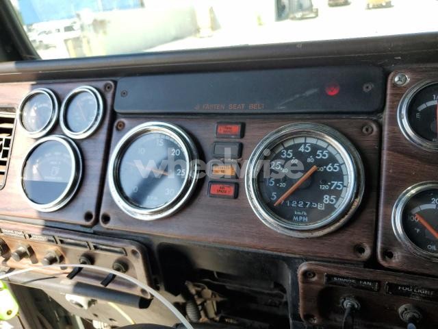 Photo 7 of 2001 FREIGHTLINER CONVENTION SEMI TRUCK (VIN 1FUPUSZB41LF98656)