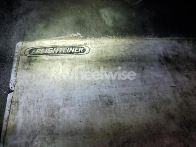 Photo 9 of 2001 FREIGHTLINER CONVENTION SEMI TRUCK (VIN 1FUPUSZB41LF98656)