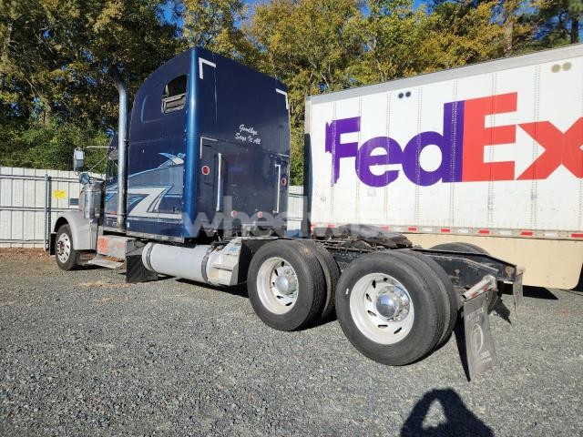 Photo 5 of 2001 FREIGHTLINER CONVENTIONAL SEMI TRUCK (VIN 1FUPUSZBX1LG05349)