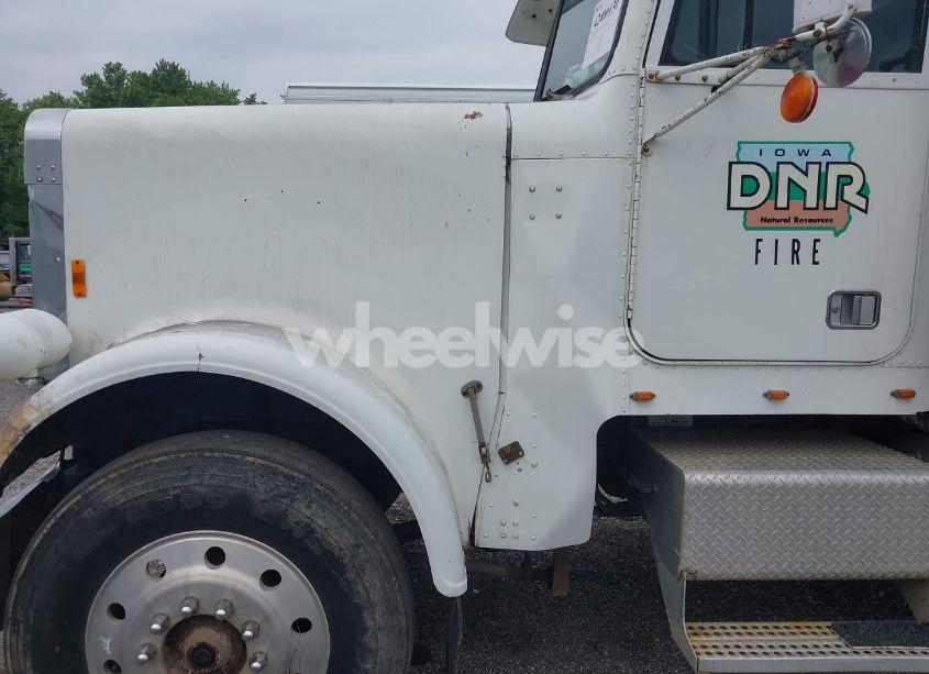 Photo 11 of 1984 Freightliner Conventional FLC (VIN 1FUPYDYBXEH231929)