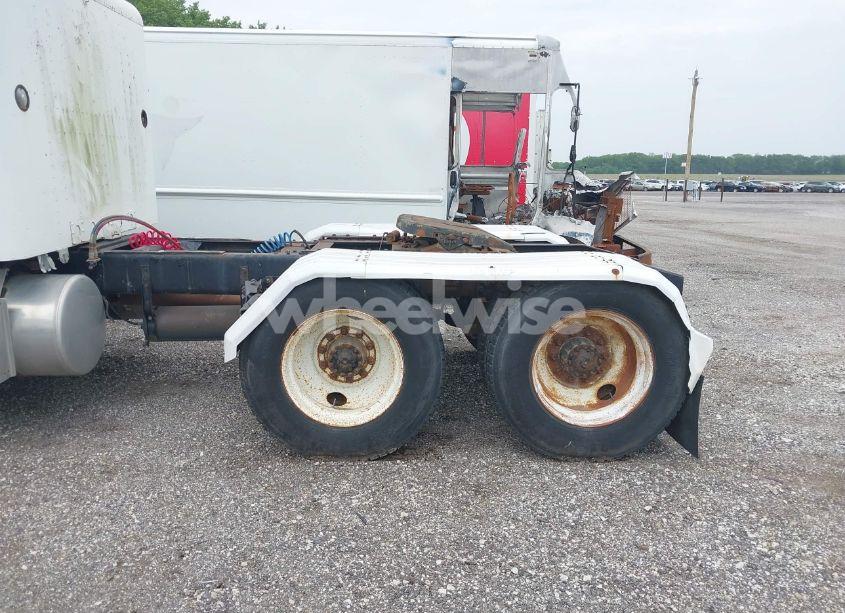 Photo 14 of 1984 Freightliner Conventional FLC (VIN 1FUPYDYBXEH231929)