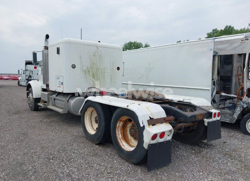 Photo 3 of 1984 Freightliner Conventional FLC (VIN 1FUPYDYBXEH231929)