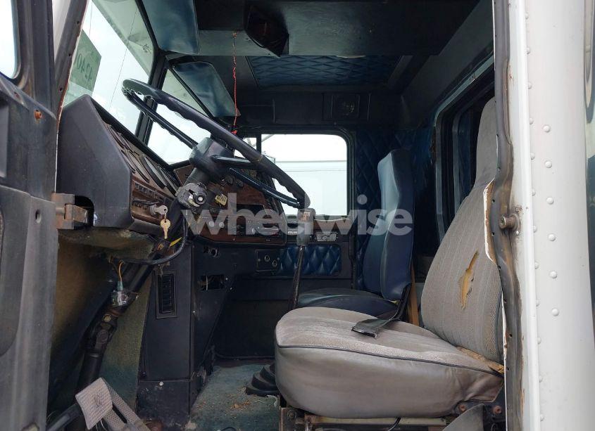 Photo 7 of 1984 Freightliner Conventional FLC (VIN 1FUPYDYBXEH231929)